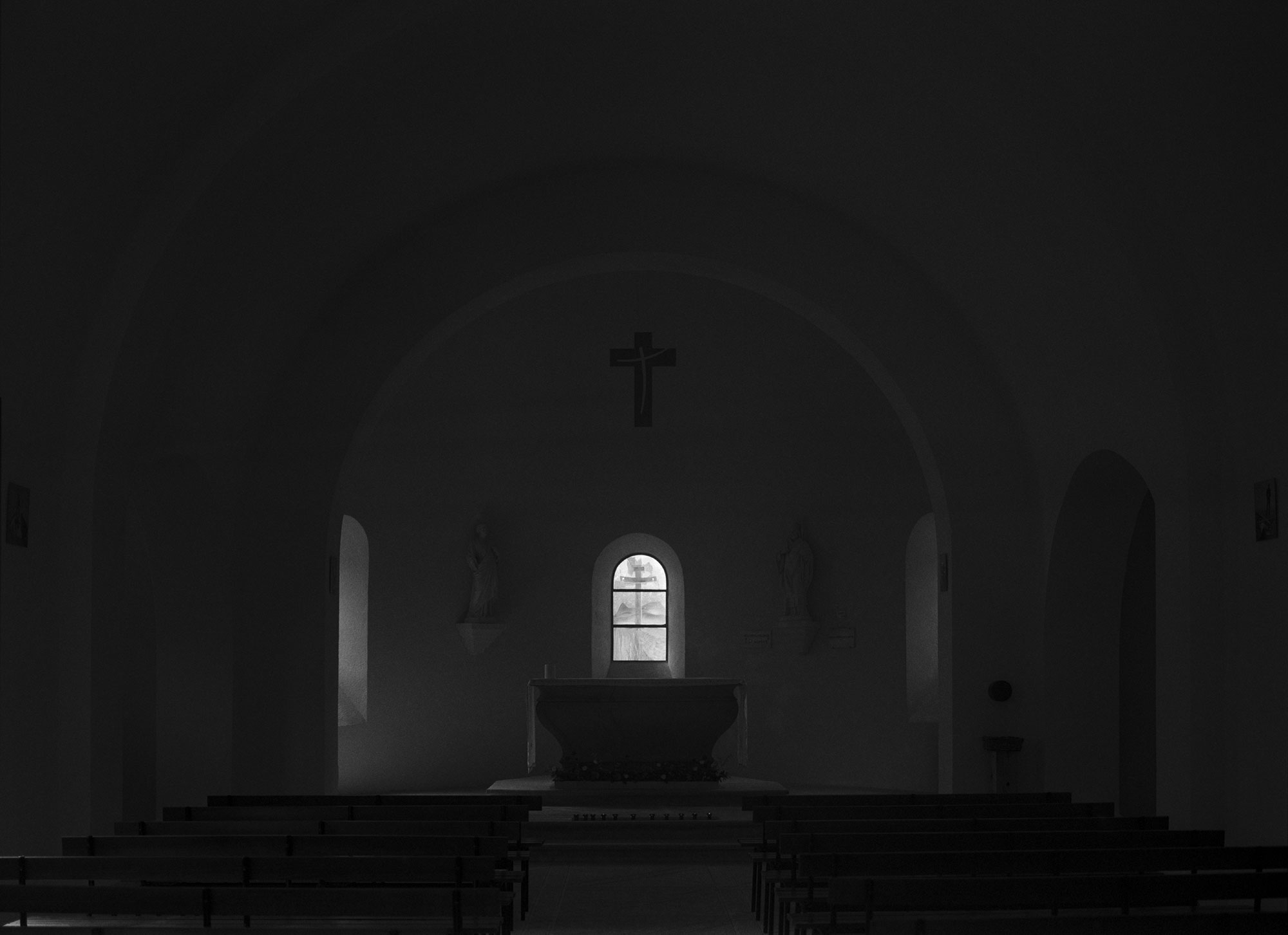 mattia listowski art décoration romantisme photographie noir et blanc chambre moyen format tirage argentique évènement chapelle source miraculeuse saint-agrève france édition limitée numérotée signée paris bruxelles 2025