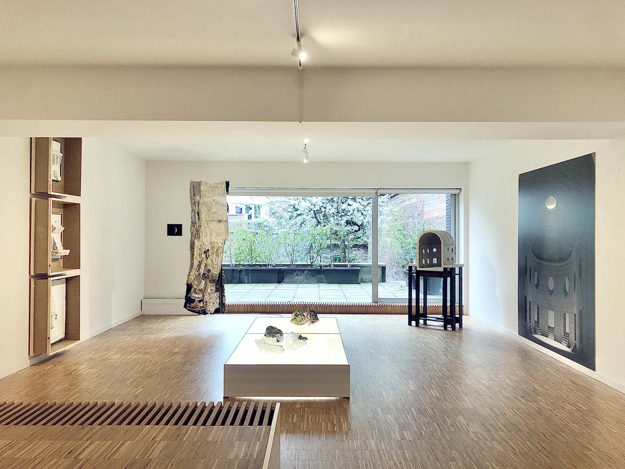 mattia listowski galerie stephanie jaax exposition duo show cyril bihain hors les ruines sculpture peinture dessin photographie installation bruxelles 2024