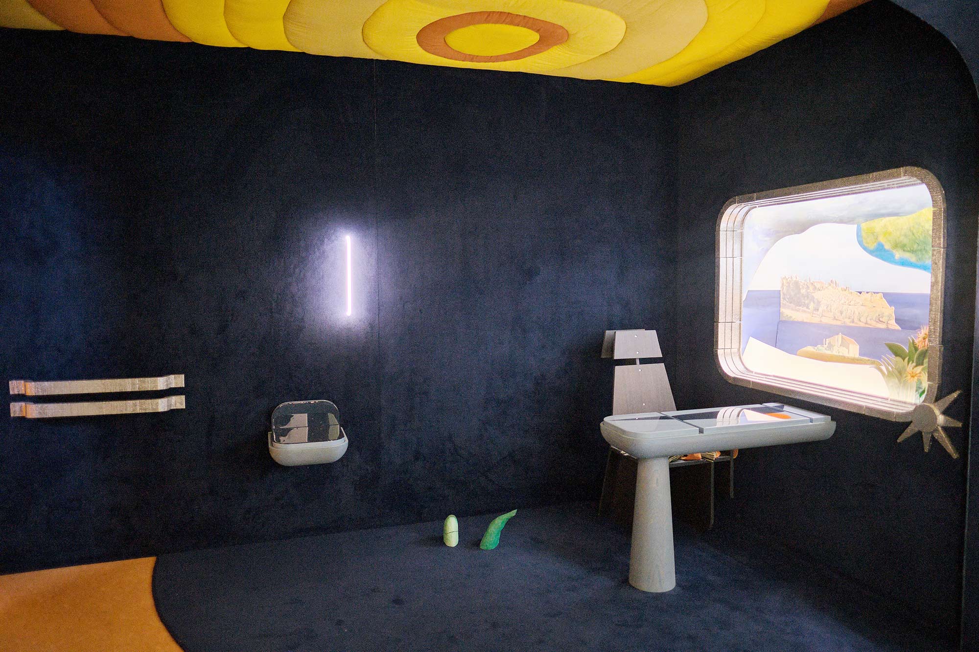 mattia listowski alice roux design parade 8 toulon piano sano lontano villa noailles hyeres exposition decor mise en scene train mediterranee prix enfants jeune public pitchouns sculpture installation paris bruxelles 2024 luc bertrand