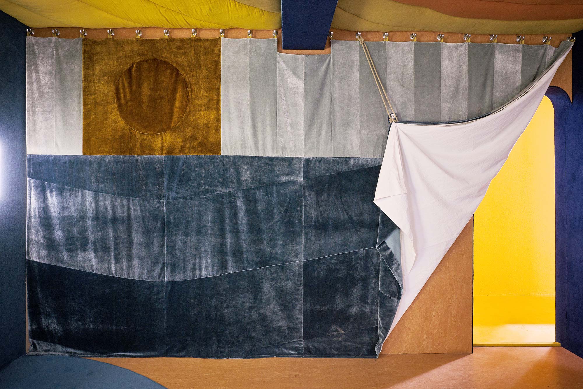 mattia listowski alice roux design parade 8 toulon piano sano lontano villa noailles hyeres exposition decor mise en scene train mediterranee prix enfants jeune public pitchouns sculpture installation paris bruxelles 2024 luc bertrand