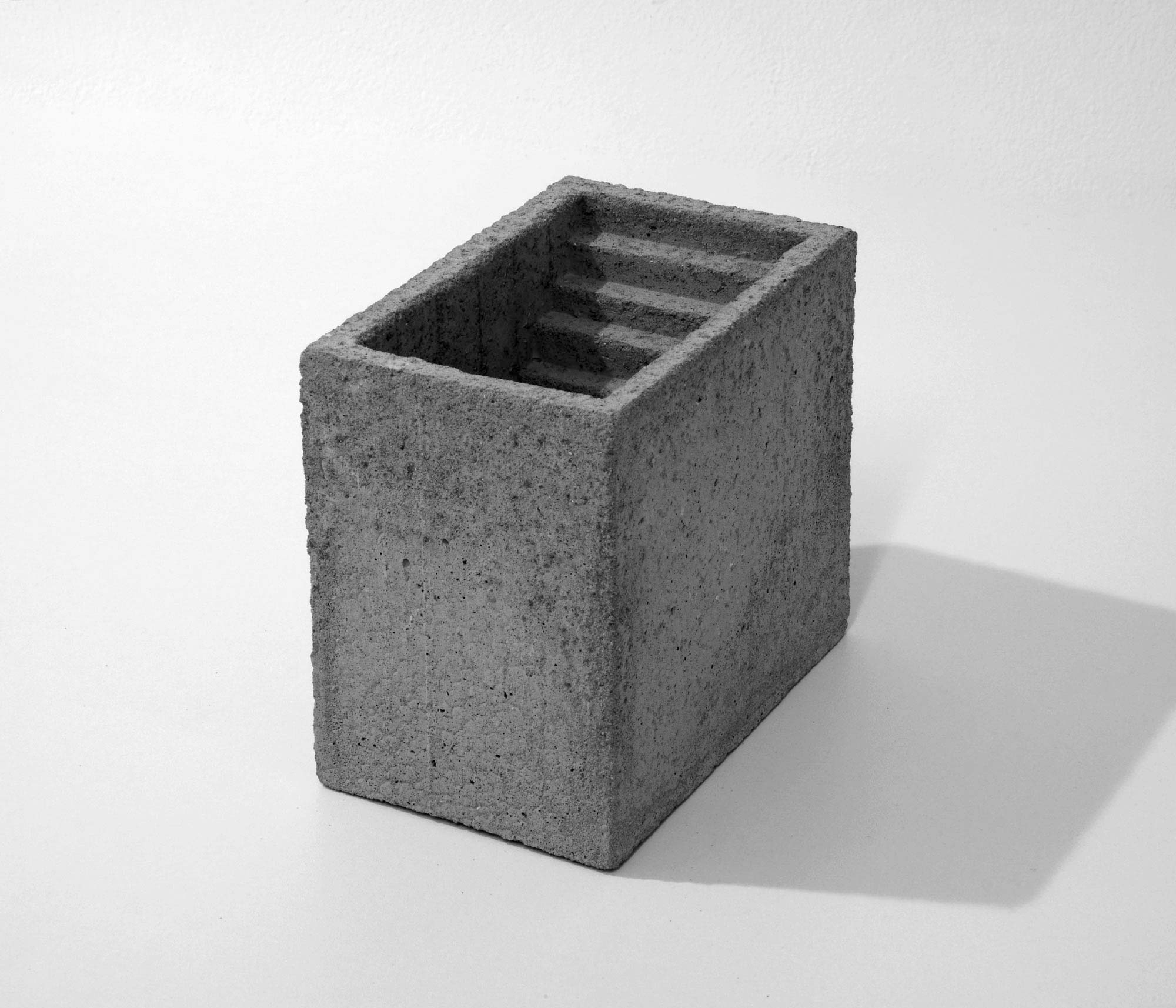 mattia listowski art design objet décoration sculpture béton moulage micro architecture maquette escalier couloir édition limitée numérotée signée paris bruxelles 2019
