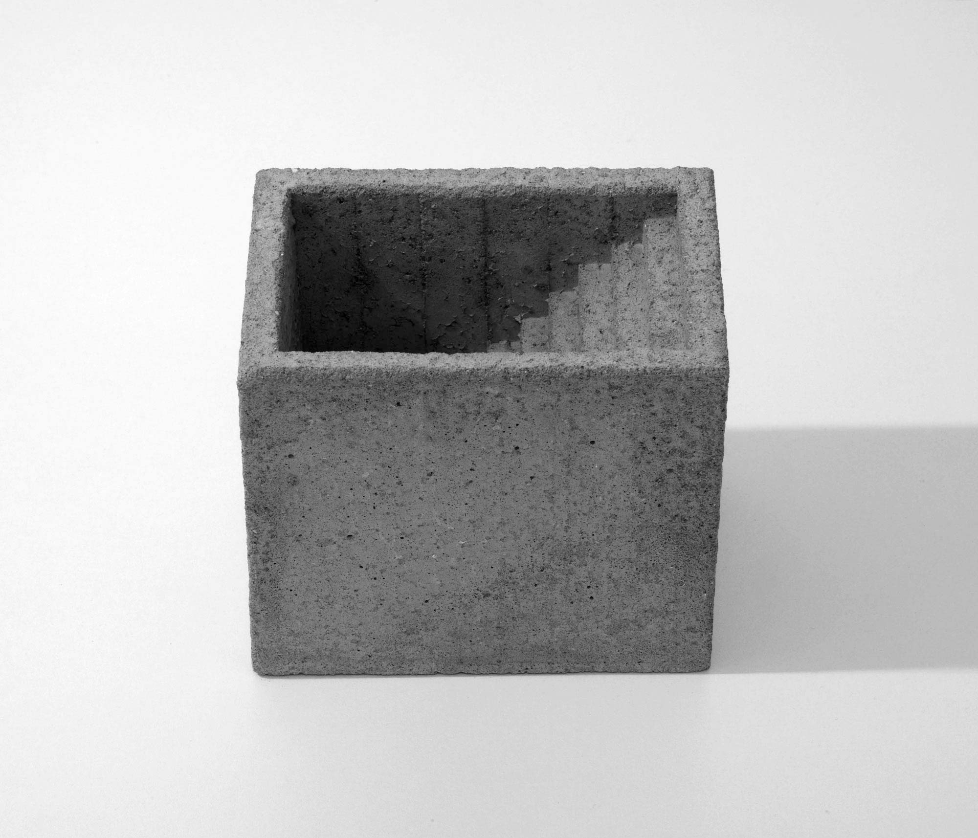 mattia listowski art design objet décoration sculpture béton moulage micro architecture maquette escalier couloir édition limitée numérotée signée paris bruxelles 2019
