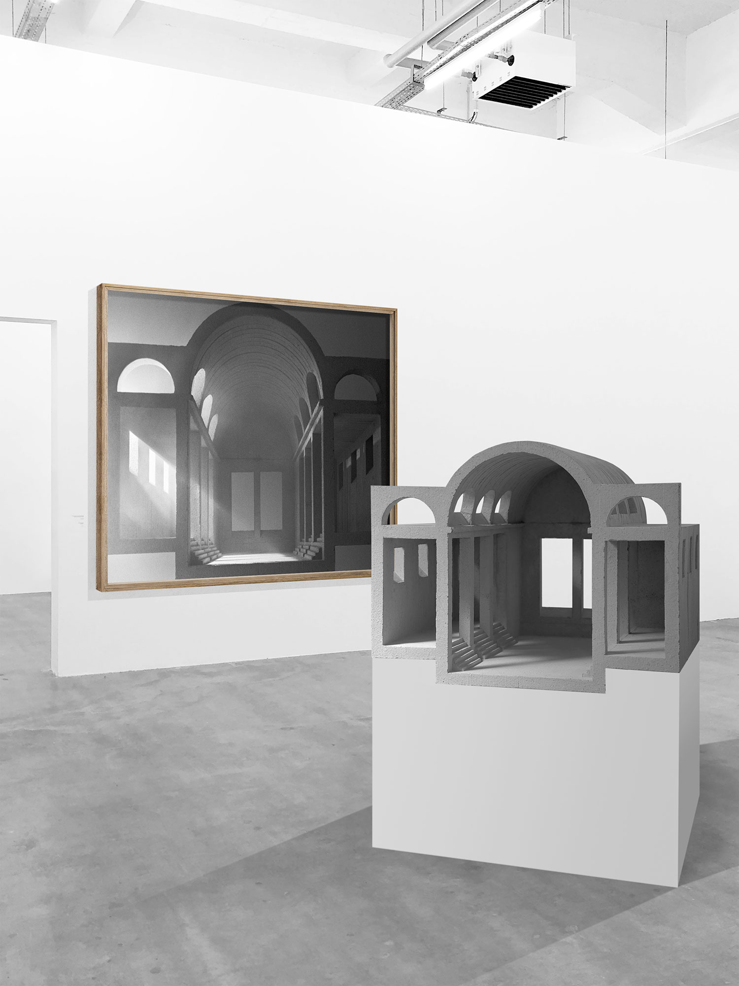Memento III, installation view of a concrete architectural fragment and its staged photograph by Mattia Listowski, 2022.