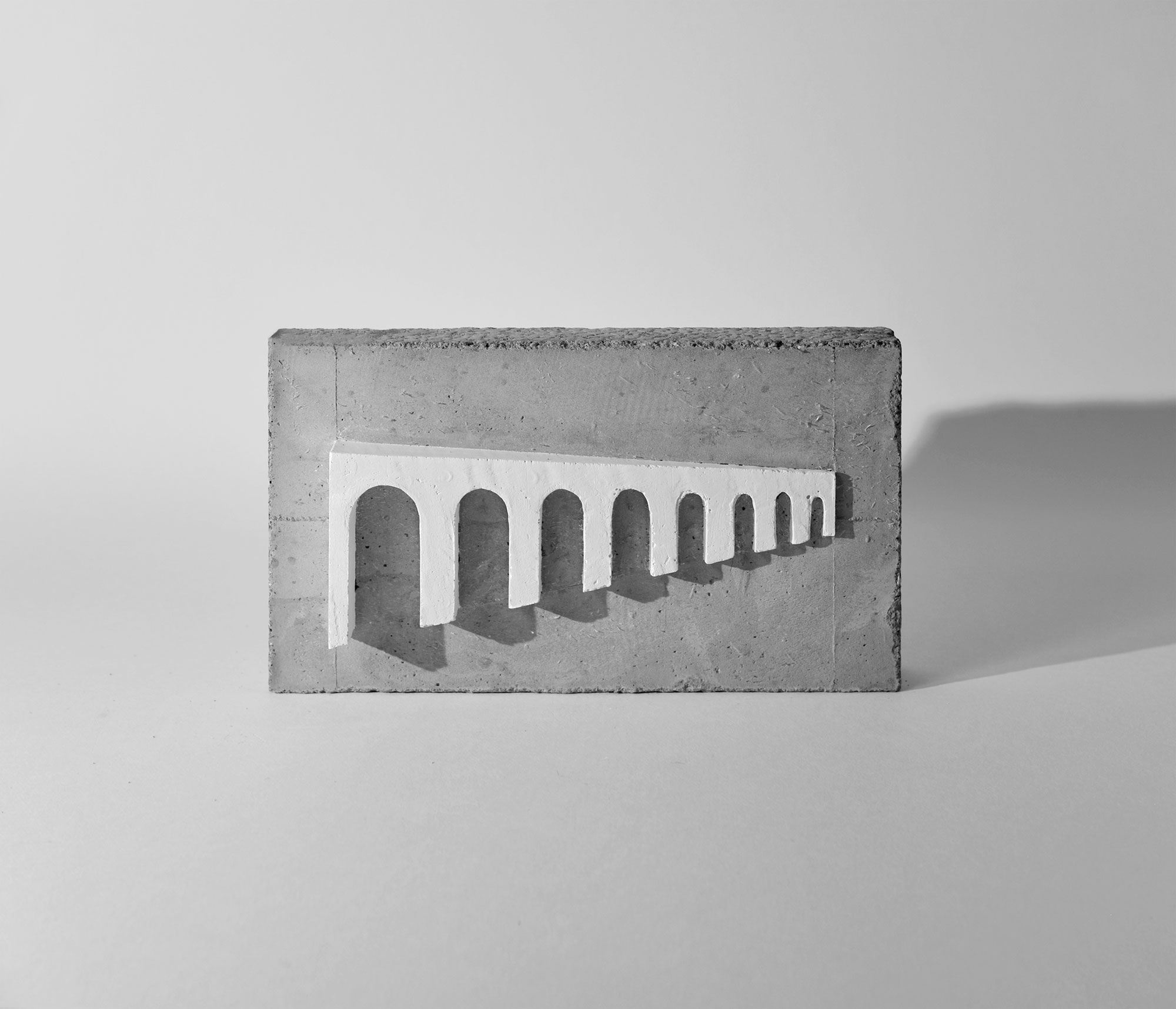mattia listowski art design objet décoration sculpture béton plâtre moulage micro architecture maquette aqueduc édition limitée numérotée signée paris bruxelles 2025