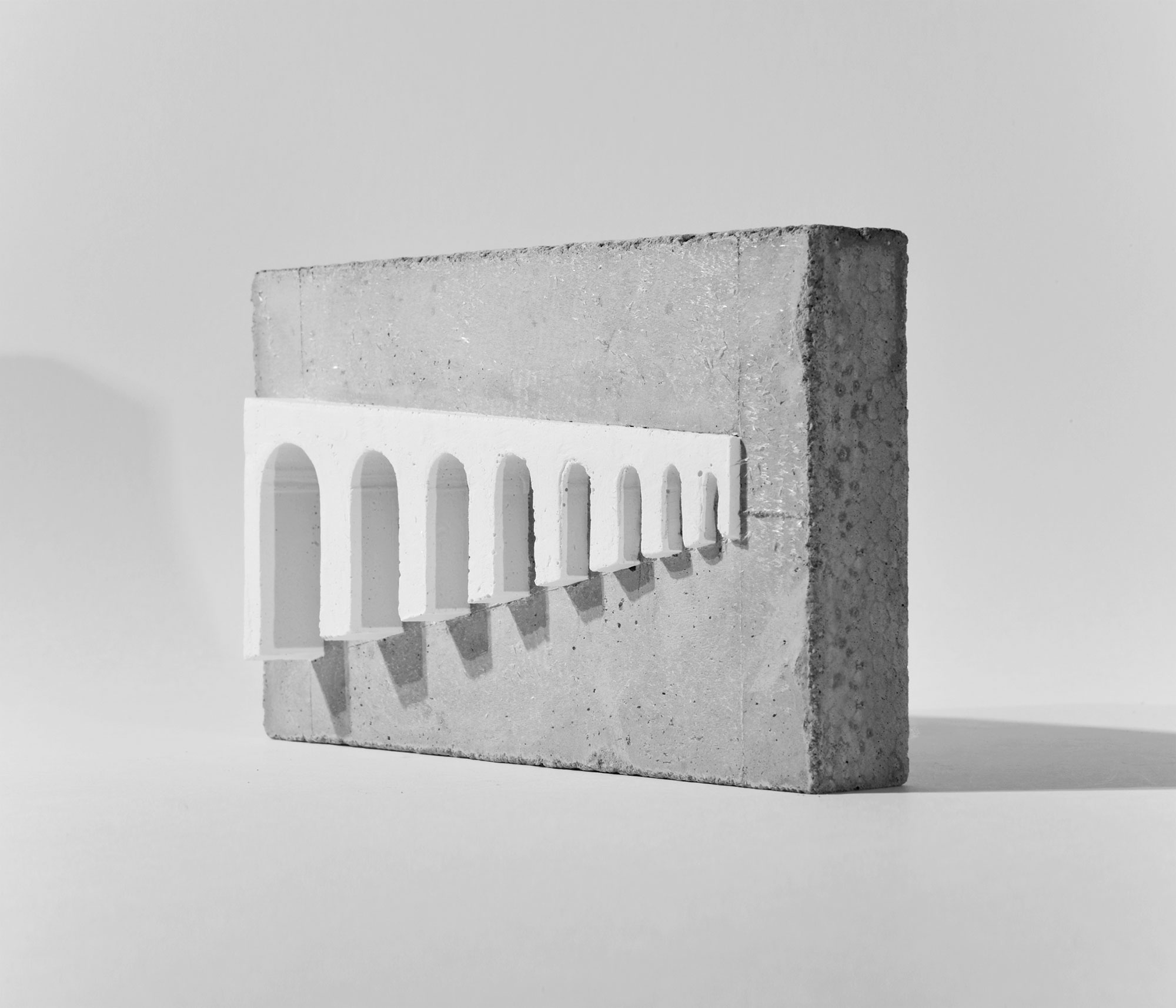 mattia listowski art design objet décoration sculpture béton plâtre moulage micro architecture maquette aqueduc édition limitée numérotée signée paris bruxelles 2025