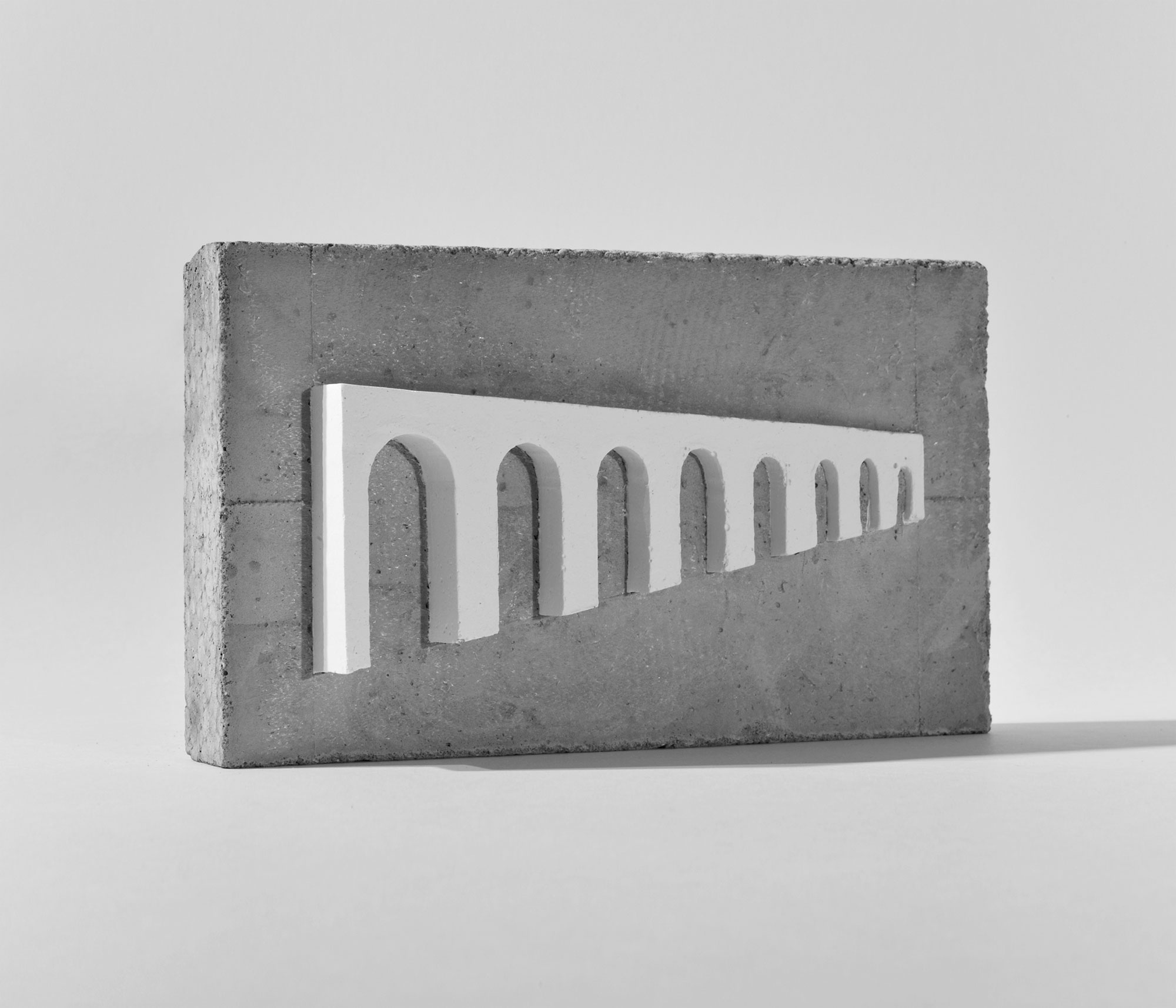 mattia listowski art design objet décoration sculpture béton plâtre moulage micro architecture maquette aqueduc édition limitée numérotée signée paris bruxelles 2025