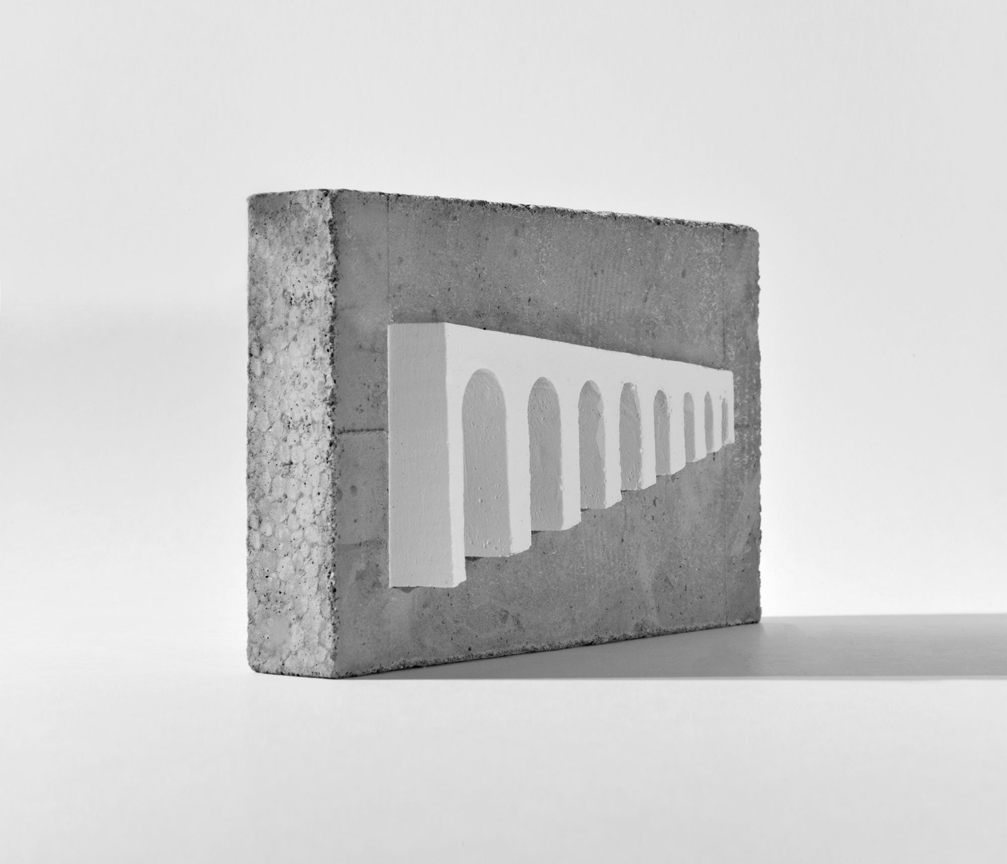mattia listowski art design objet décoration sculpture béton plâtre moulage micro architecture maquette aqueduc édition limitée numérotée signée paris bruxelles 2025