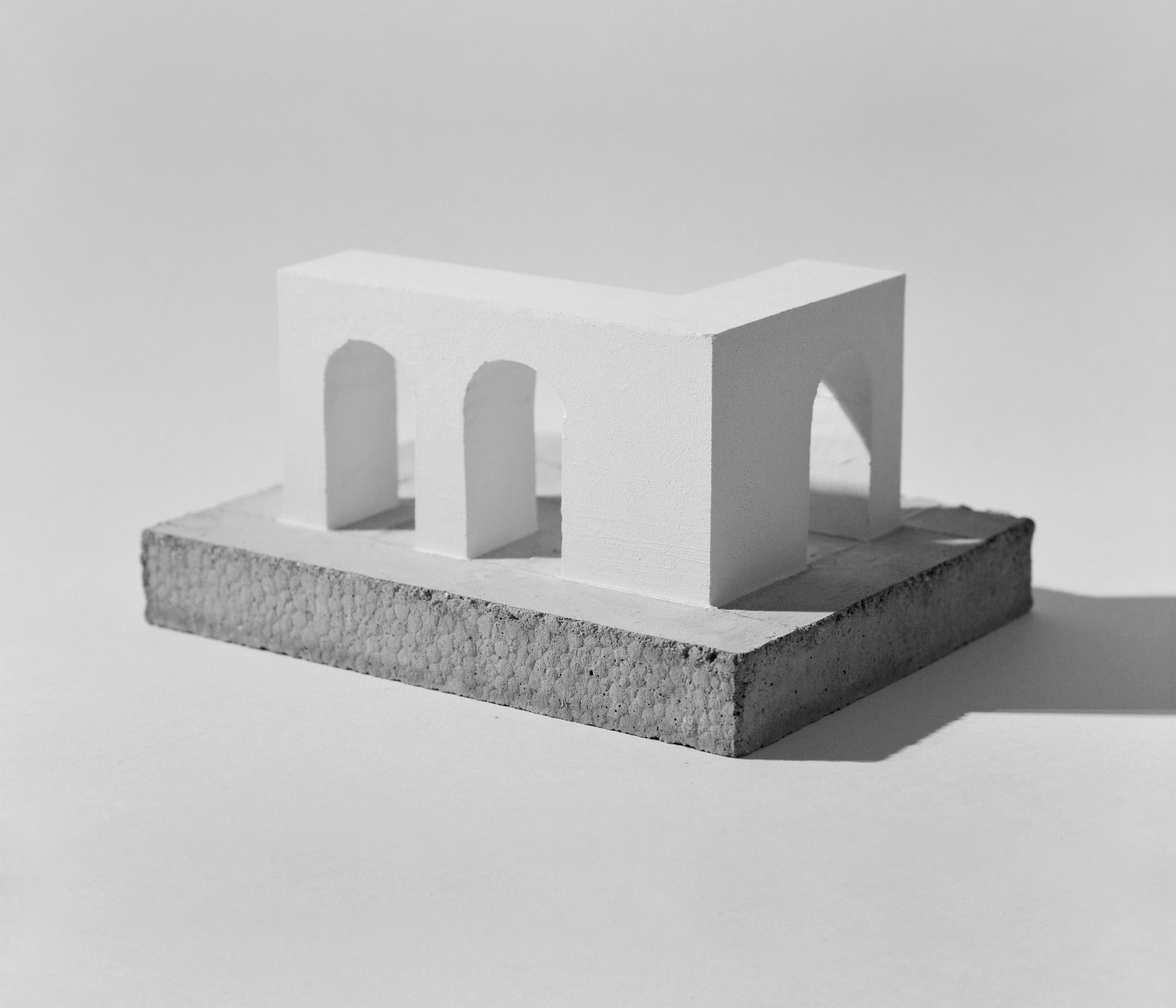 mattia listowski art design objet décoration sculpture béton plâtre moulage micro architecture maquette arcades édition limitée numérotée signée paris bruxelles 2025