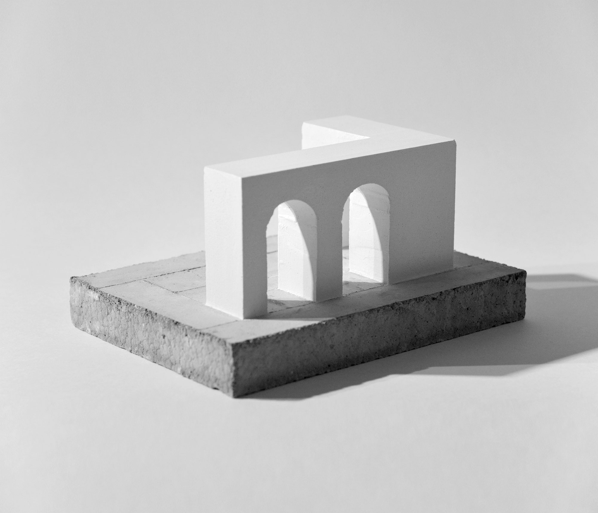 mattia listowski art design objet décoration sculpture béton plâtre moulage micro architecture maquette arcades édition limitée numérotée signée paris bruxelles 2025