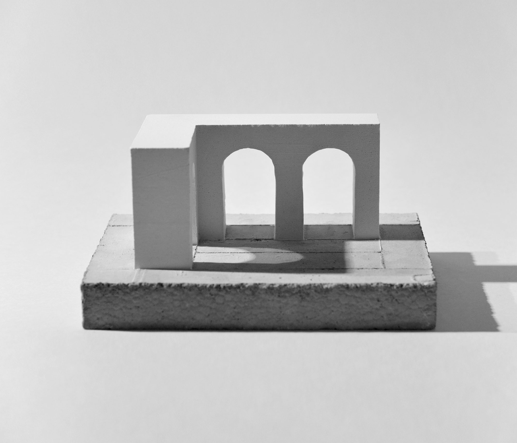 mattia listowski art design objet décoration sculpture béton plâtre moulage micro architecture maquette arcades édition limitée numérotée signée paris bruxelles 2025