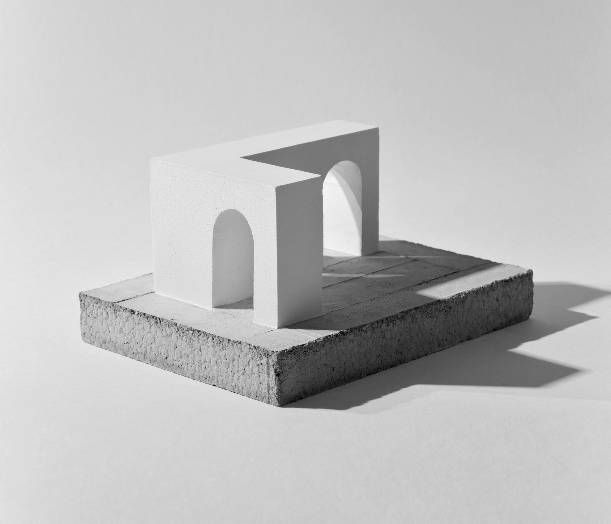 mattia listowski art design objet décoration sculpture béton plâtre moulage micro architecture maquette arcades édition limitée numérotée signée paris bruxelles 2025