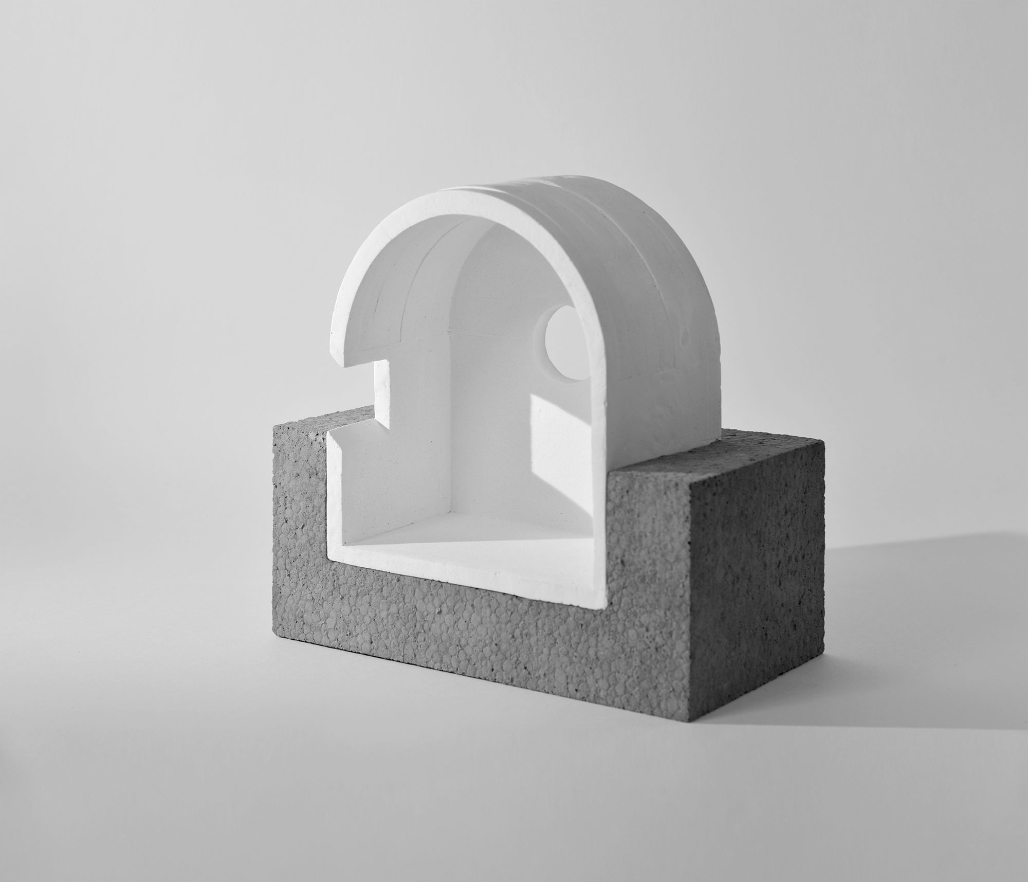 mattia listowski art design objet décoration sculpture béton plâtre moulage micro architecture maquette chapelle édition limitée numérotée signée paris bruxelles 2025