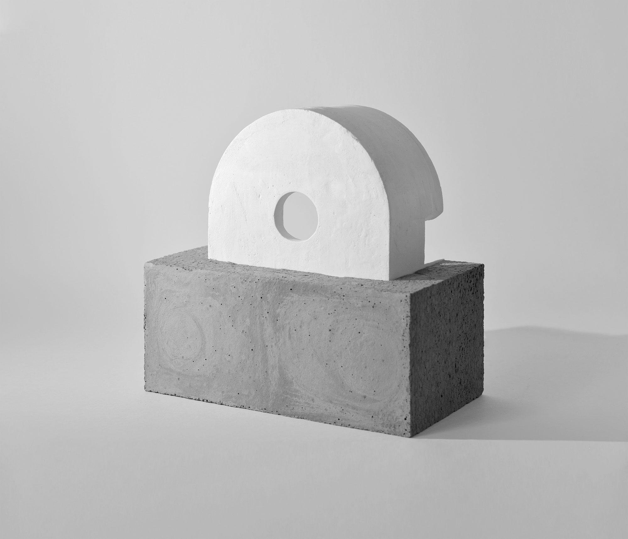 mattia listowski art design objet décoration sculpture béton plâtre moulage micro architecture maquette chapelle édition limitée numérotée signée paris bruxelles 2025