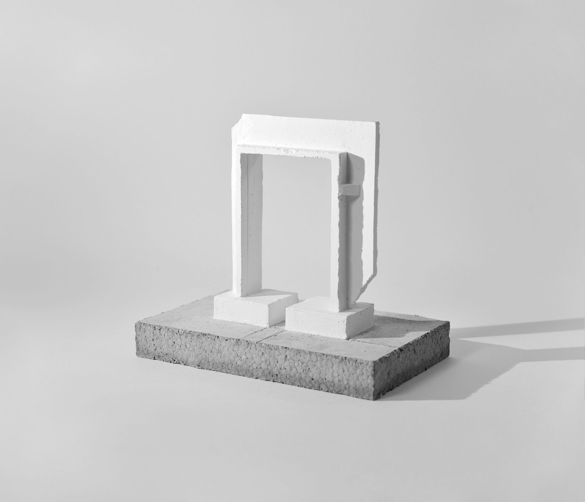 mattia listowski art design objet décoration sculpture béton plâtre moulage micro architecture maquette porte de naxos édition limitée numérotée signée paris bruxelles 2025