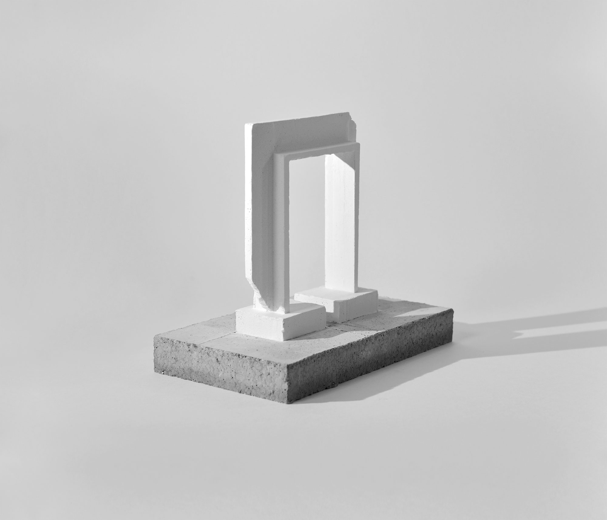 mattia listowski art design objet décoration sculpture béton plâtre moulage micro architecture maquette porte de naxos édition limitée numérotée signée paris bruxelles 2025