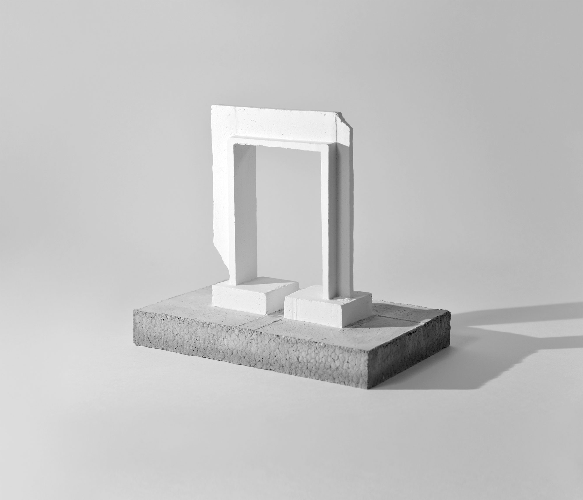 mattia listowski art design objet décoration sculpture béton plâtre moulage micro architecture maquette porte de naxos édition limitée numérotée signée paris bruxelles 2025