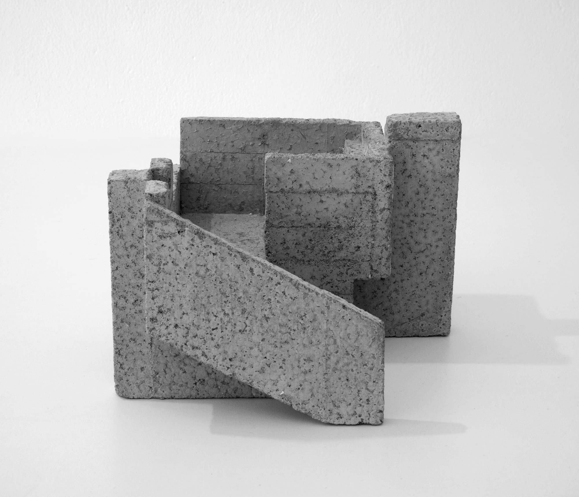 mattia listowski art design objet décoration sculpture béton moulage micro architecture maquette escalier droite droite édition limitée numérotée signée paris bruxelles 2021