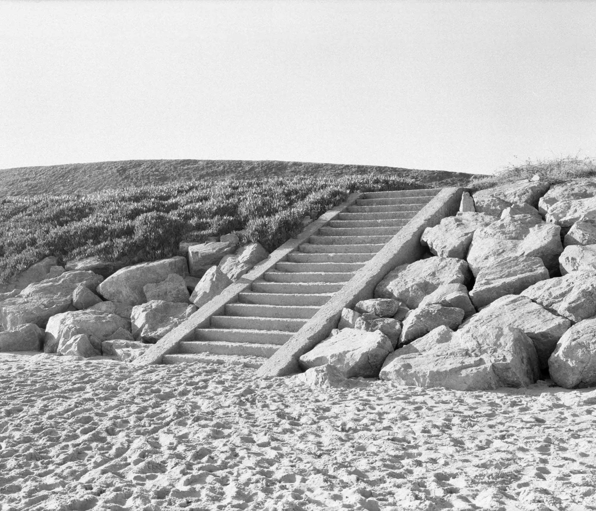 mattia listowski art décoration brutalisme photographie noir et blanc chambre moyen format tirage argentique évènement bunker WN116 les epagnes dranguet réville normandie atlantique édition limitée numérotée signée paris bruxelles 2016