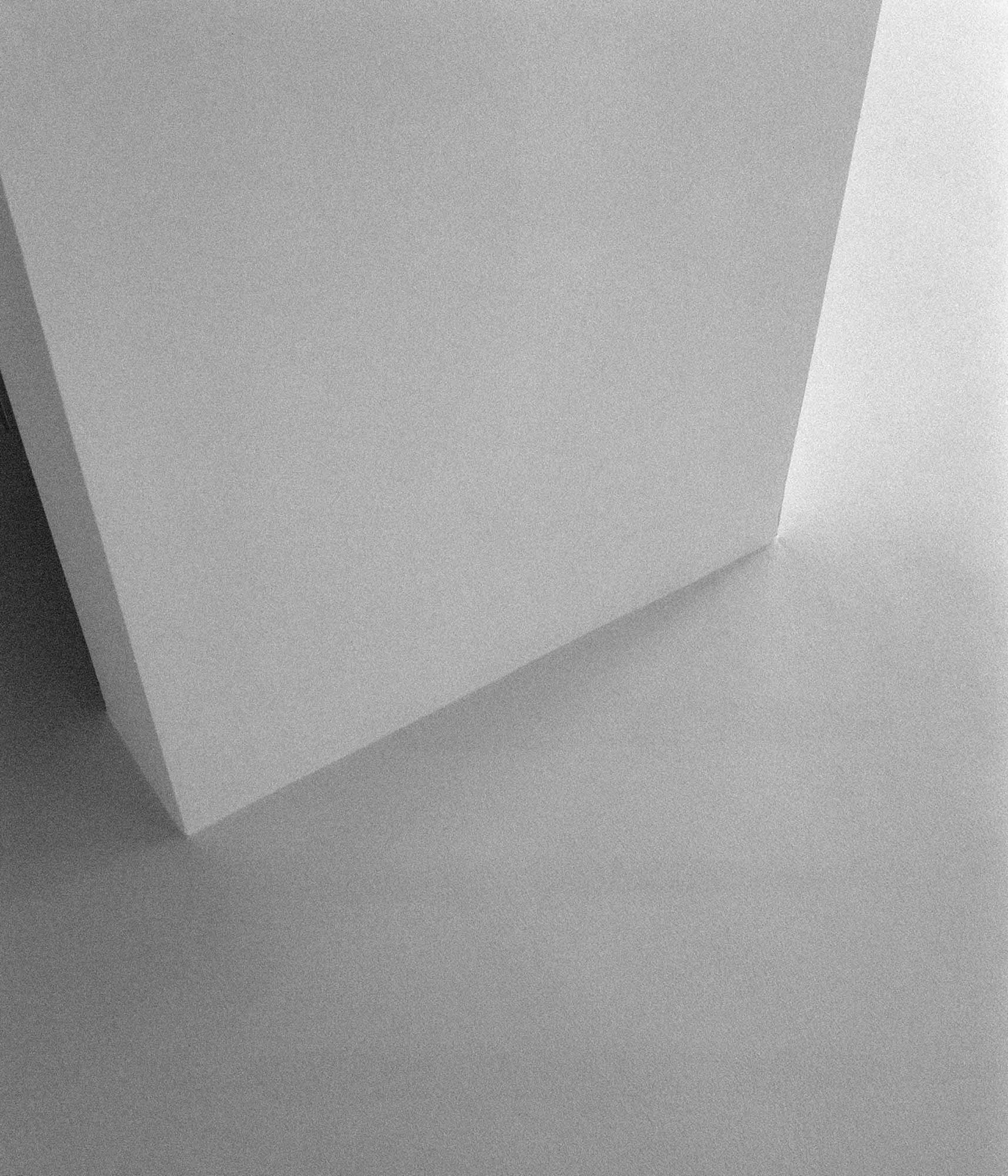 mattia listowski art décoration abstraction photographie noir et blanc chambre moyen format tirage argentique évènement évènement angle sol plafond maison appartement édition limitée numérotée signée paris bruxelles 2019