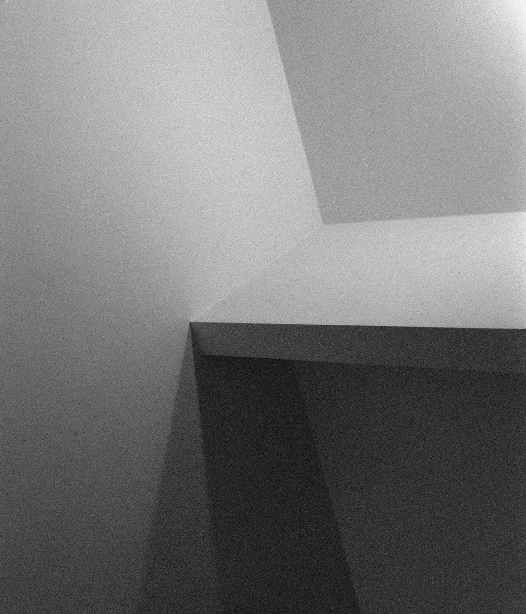 mattia listowski art décoration abstraction photographie noir et blanc chambre moyen format tirage argentique évènement évènement angle sol plafond maison appartement édition limitée numérotée signée paris bruxelles 2019