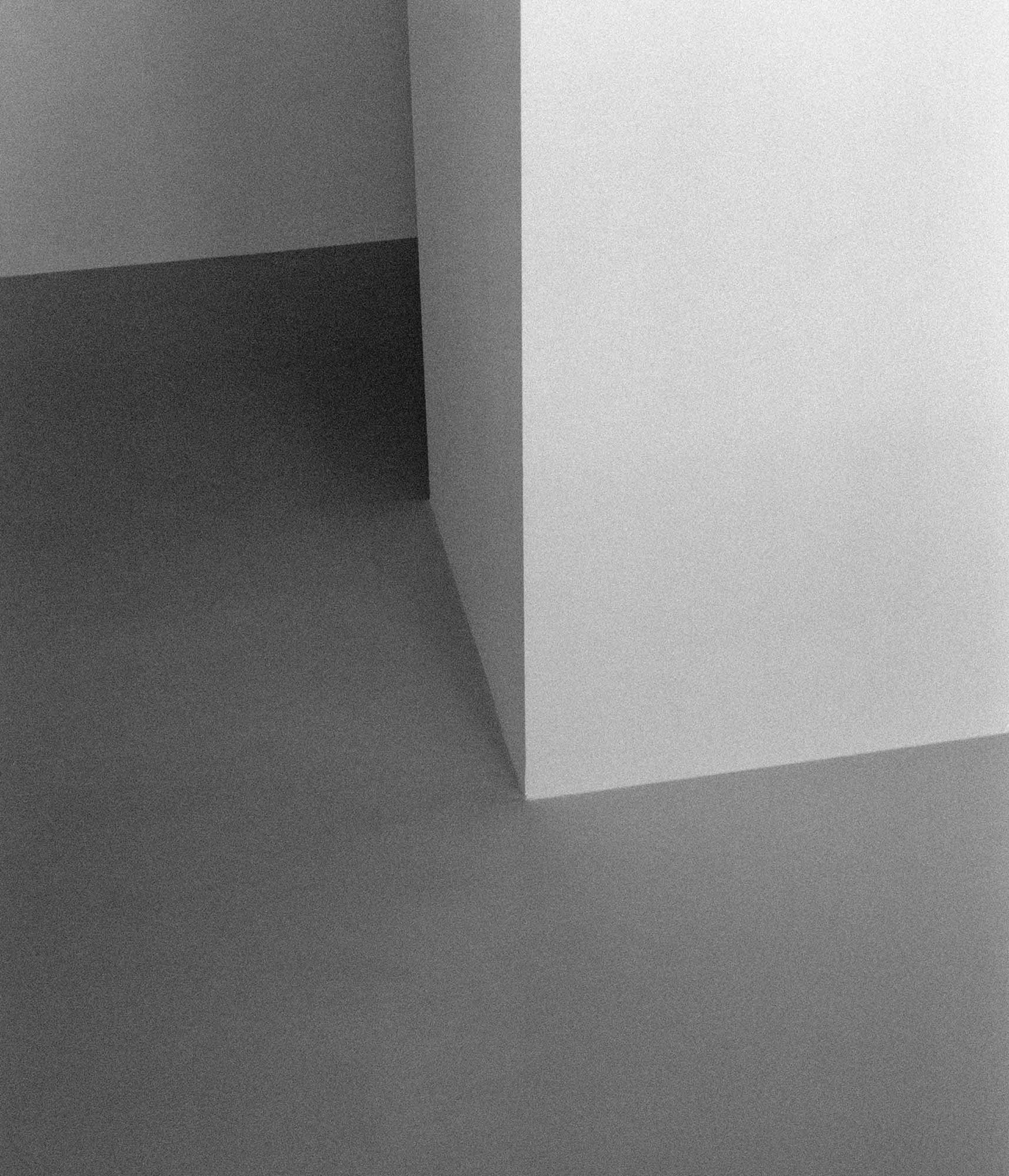 mattia listowski art décoration abstraction photographie noir et blanc chambre moyen format tirage argentique évènement évènement angle sol plafond maison appartement édition limitée numérotée signée paris bruxelles 2019