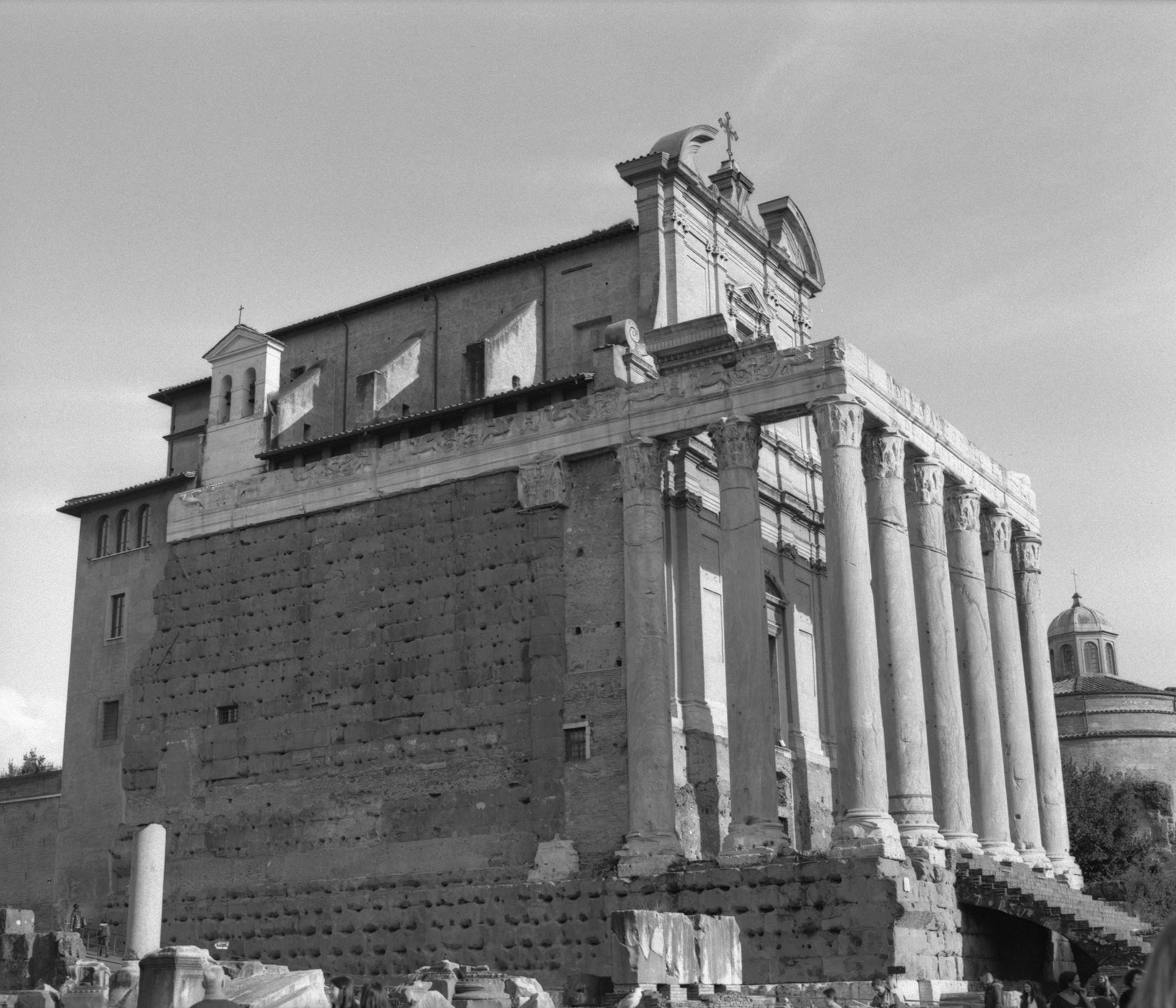 mattia listowski art décoration romantisme photographie noir et blanc chambre moyen format tirage argentique évènement temple antonin faustine antique forum romain rome italie édition limitée numérotée signée paris bruxelles 2019