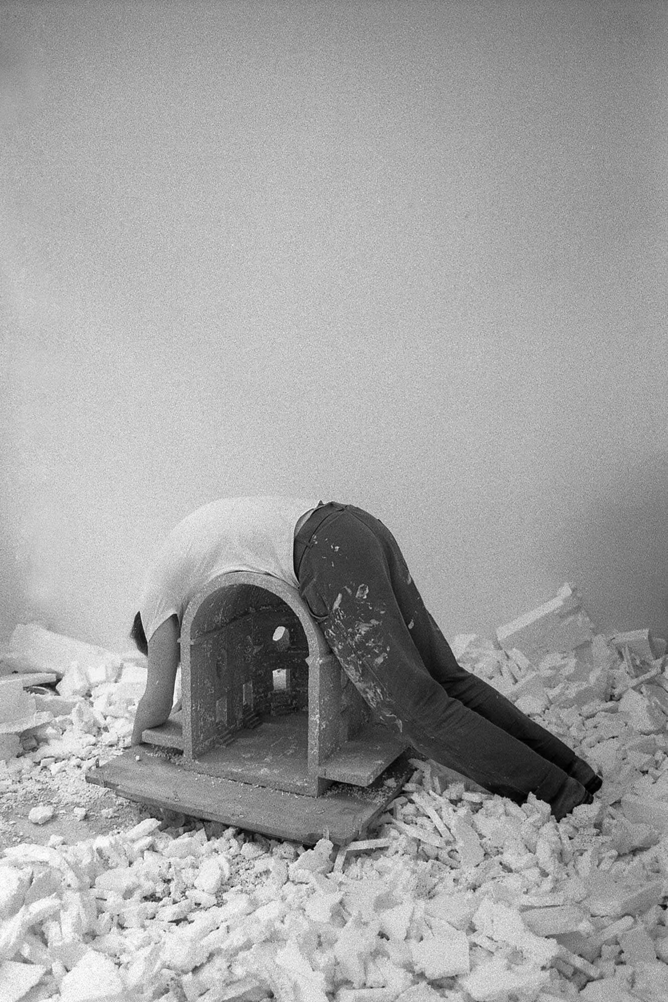 mattia listowski contact informations portrait atelier sculpture béton démoulage memento II bruxelles 2023